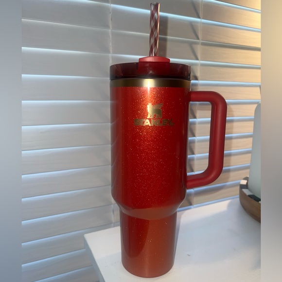 Stanley Tinsel Quencher 40oz Red - Limited Edition (soldout on Stanley website) - Picture 2 of 7